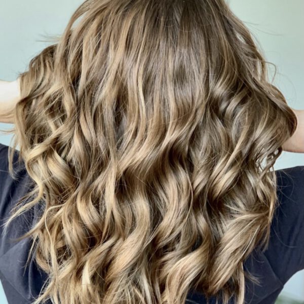 Wavy hair // wedding guest