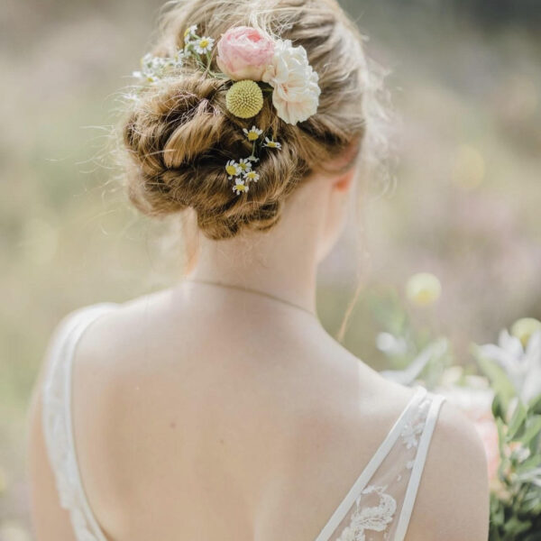 Bruidskapsel met prachtige bloemen
